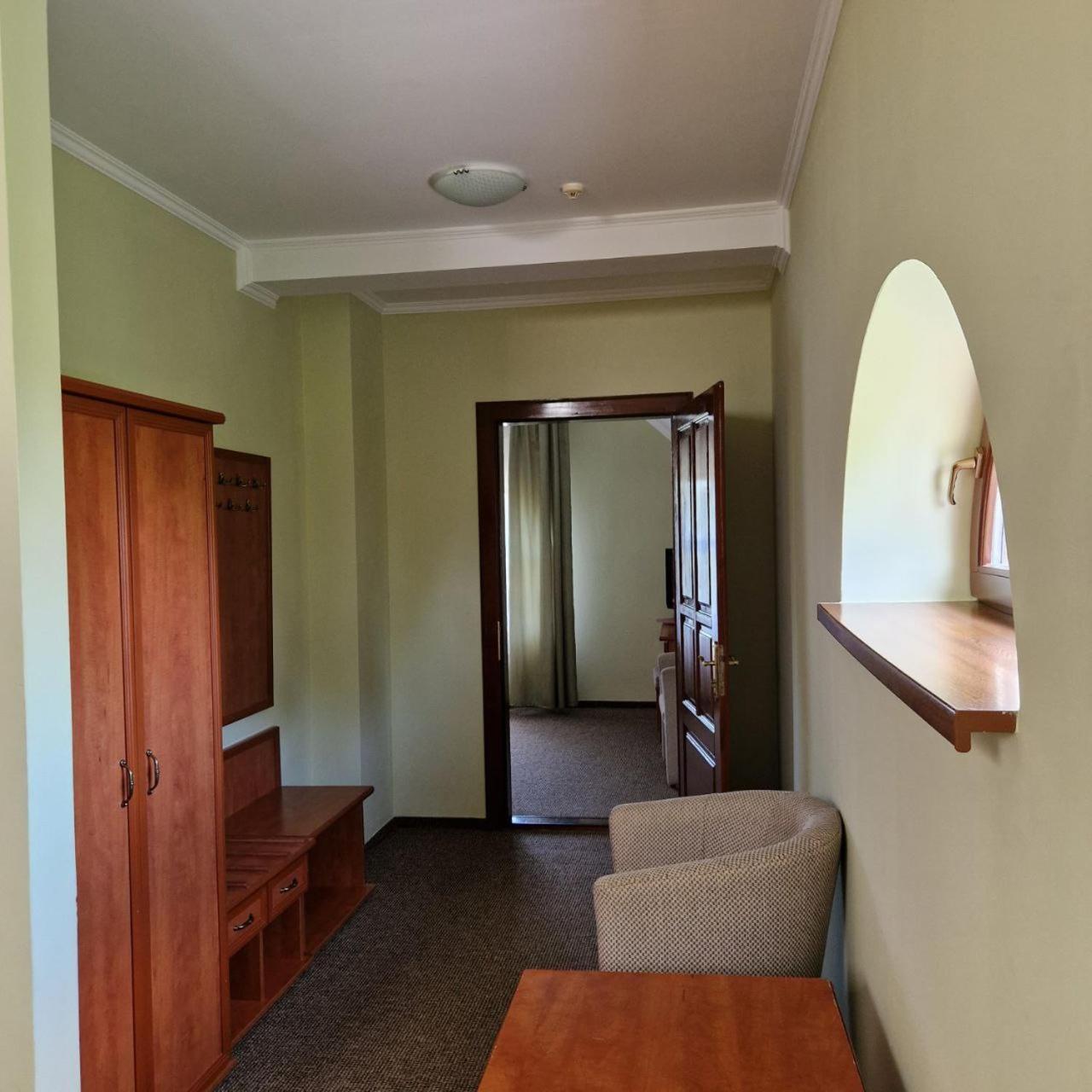 Yanoshi Hotel Helikon מראה חיצוני תמונה