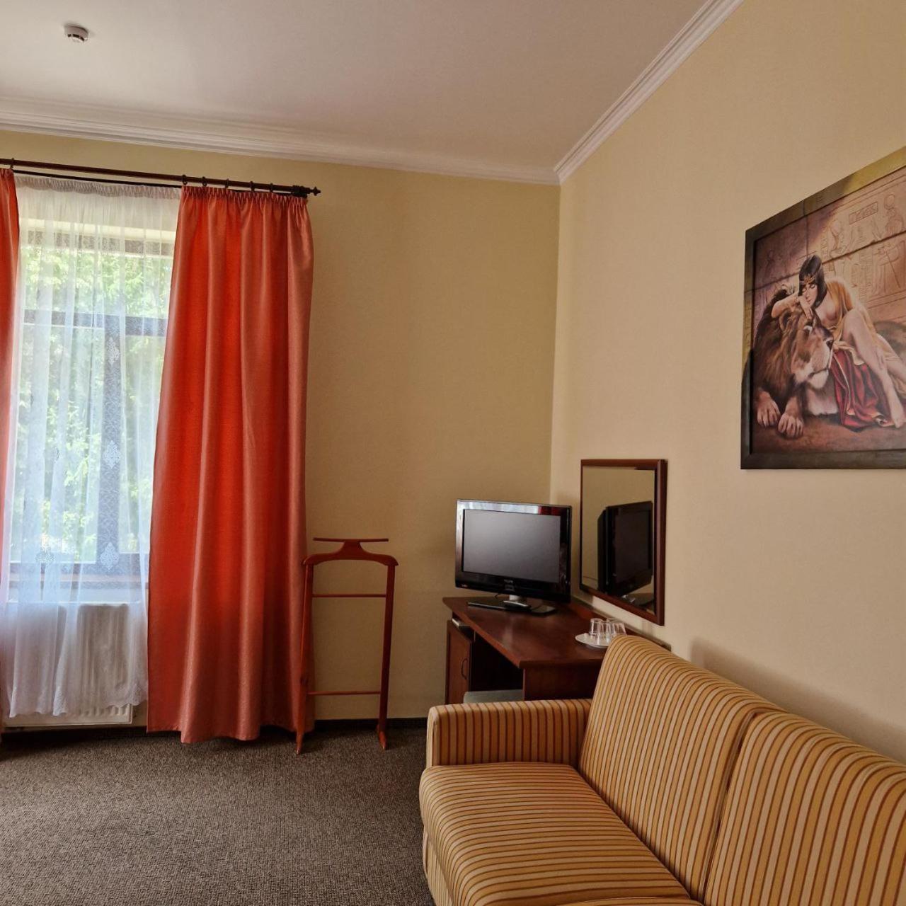 Yanoshi Hotel Helikon מראה חיצוני תמונה