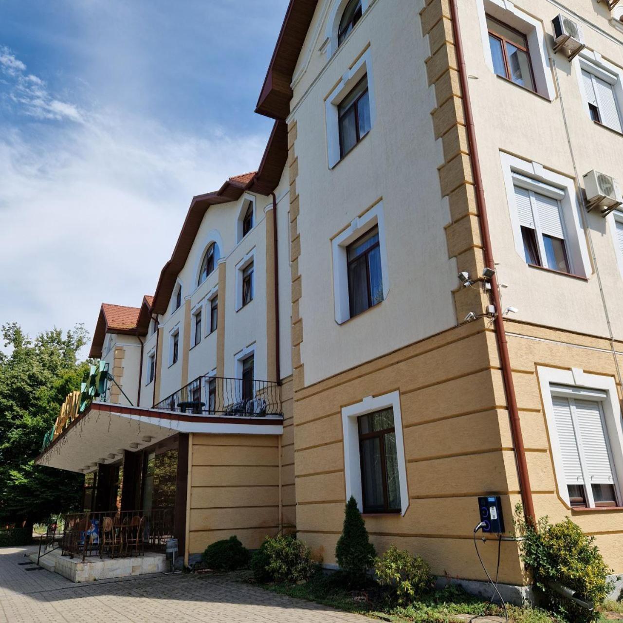 Yanoshi Hotel Helikon מראה חיצוני תמונה