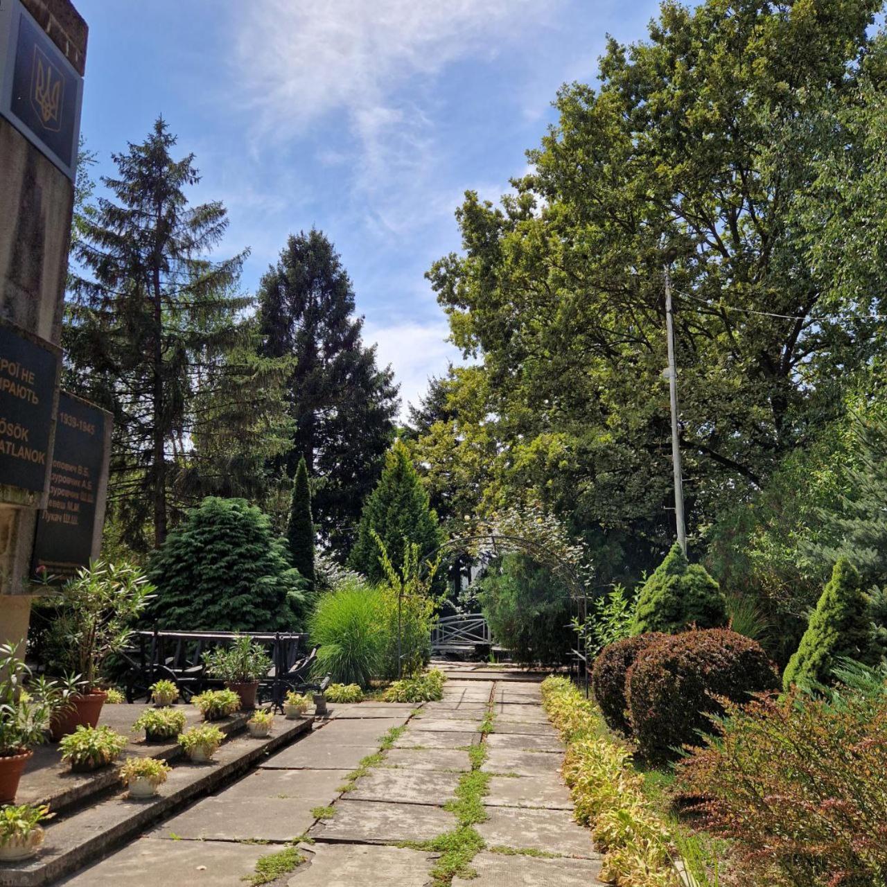 Yanoshi Hotel Helikon מראה חיצוני תמונה