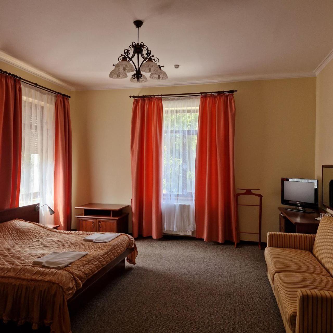 Yanoshi Hotel Helikon מראה חיצוני תמונה