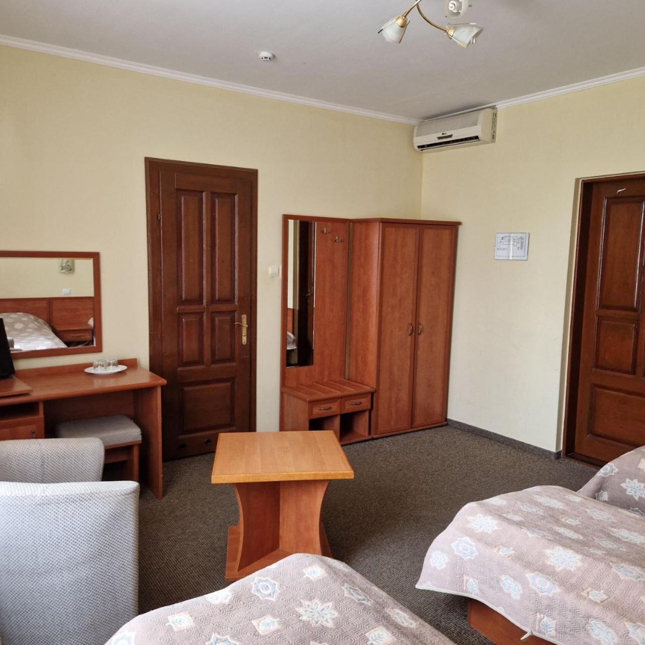 Yanoshi Hotel Helikon מראה חיצוני תמונה