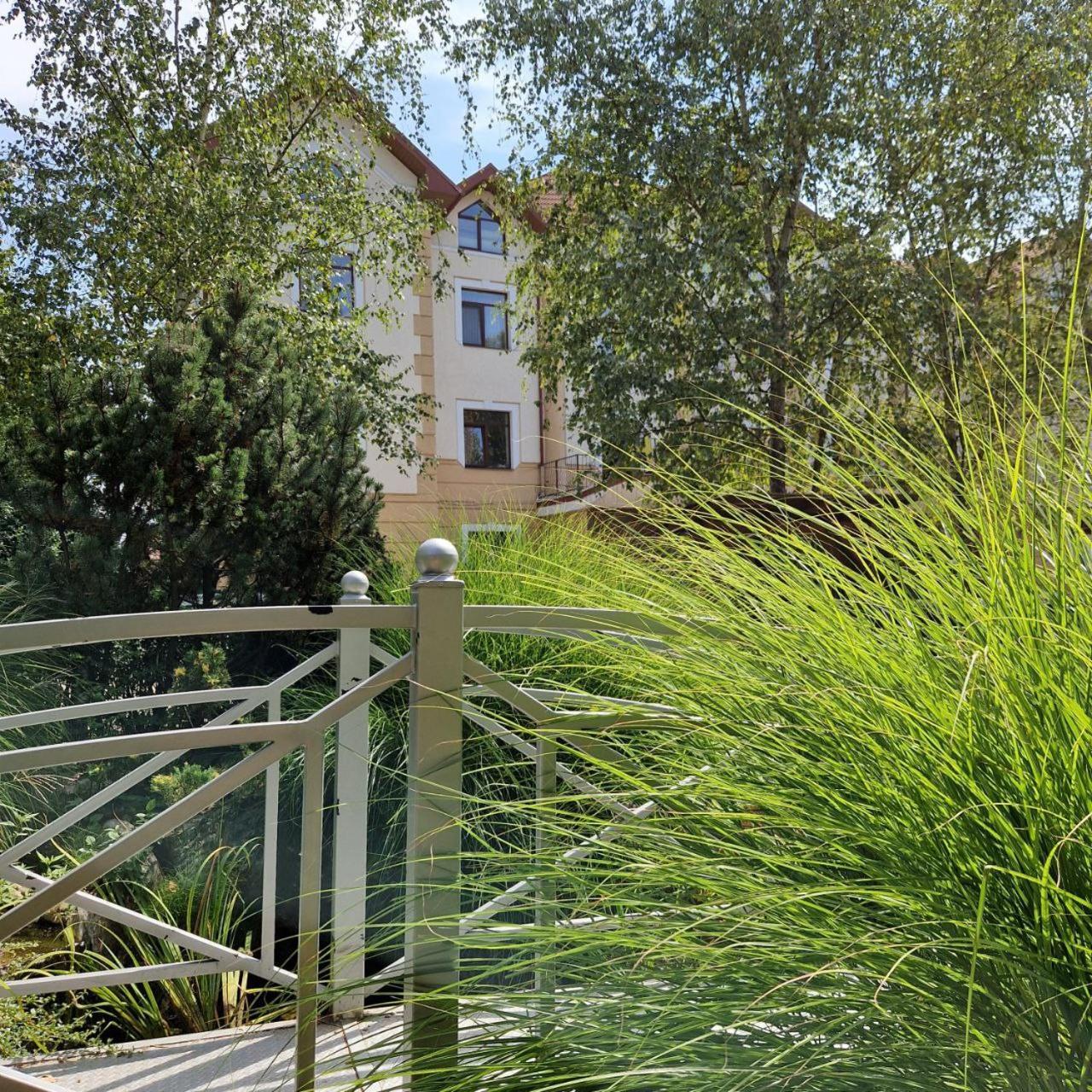 Yanoshi Hotel Helikon מראה חיצוני תמונה