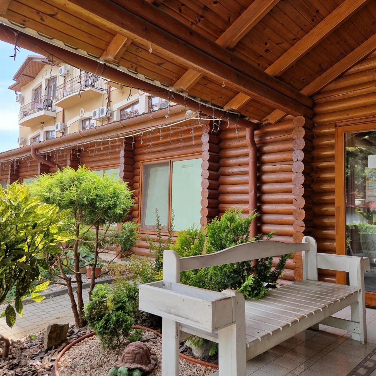 Yanoshi Hotel Helikon מראה חיצוני תמונה